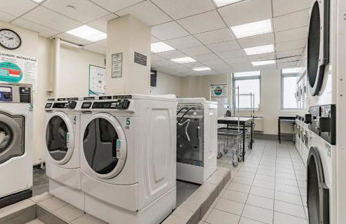 Chelsea 1 BR w Work Setup by Anyplace - 11436 - Foto 26