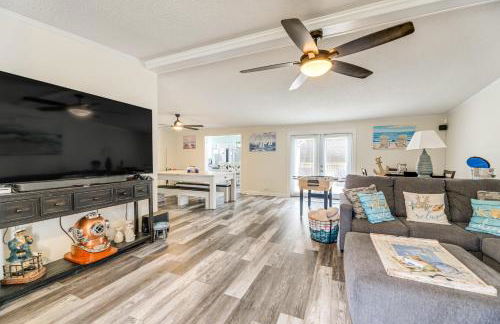 7 Mi to Beach! Sneads Ferry Family Home with Hot Tub - Foto 6