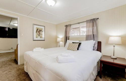 15mins to Downtown- Adorable on Taylor Both Units - Photo 12