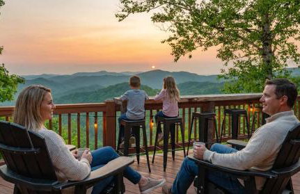 2 Cabins ~ Sleeps 22 ~ 100 Feet Apart ~ Ski in out - Foto 2