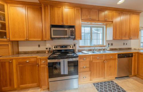 Parkside Escape South Hill w Private ADU - Photo 11