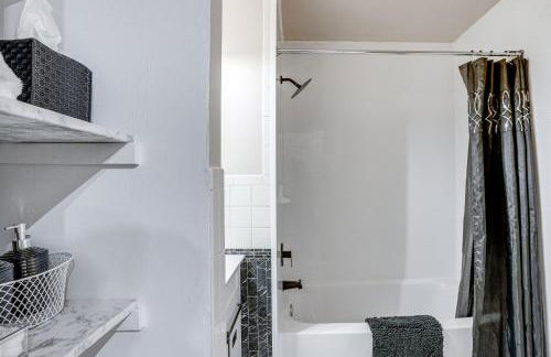 Walk to Mall and Train Station! Philly Suburb Stay - Foto 16