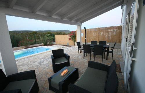 House Sakarun with swimming pool - Photo 21