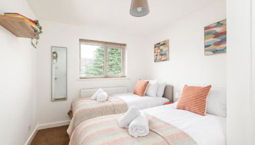 Long Stays-Sleeps 9-Parking-By FabAccommodation - Foto 4