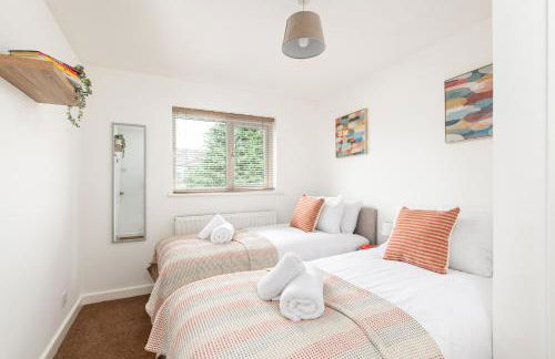 Long Stays-Sleeps 9-Parking-By FabAccommodation - Foto 4