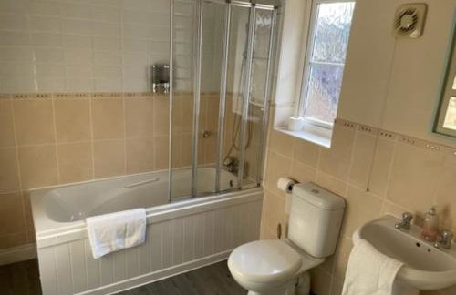 Large 5 Bedroom Family home with parking and WI-FI - Foto 5