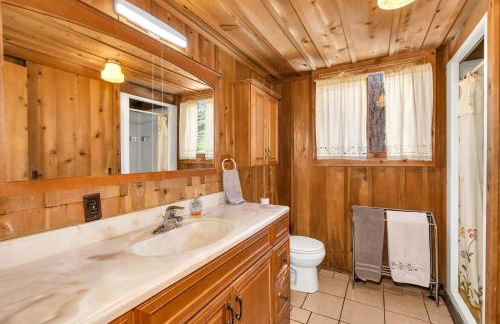 Rustic Knotty Pine - Minutes to the Water! - Photo 26