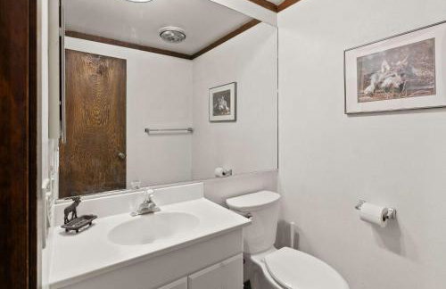 2BR Overlooks Shared Pool Near Gondola & Village - Foto 21