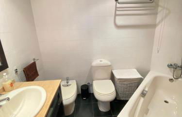 Elegant 2-Bedroom Apartment in Benidorm with Private Pool and Scenic Garden Views - Photo 5