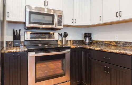 Spacious Arcadia Lite house w pool mtn views - Photo 11