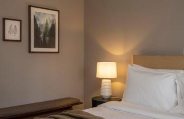 Chic Cabin with Hot Tub and Fire Pit - Foto 29