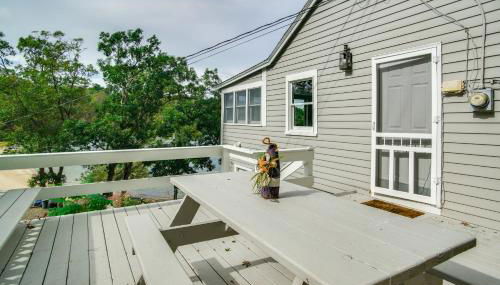 Swim and Fish On-Site! Waterfront Cape Cod Cottage - Foto 2