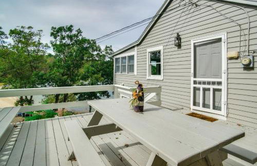 Swim and Fish On-Site! Waterfront Cape Cod Cottage - Foto 2