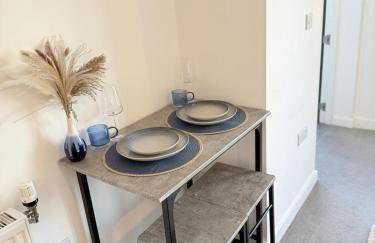 Modern 1-Bed Flat, Sleeps 4 - Photo 11