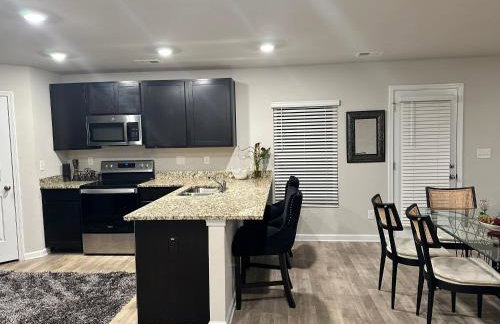 Exquisite 5 Bedroom Near Airport - Foto 6