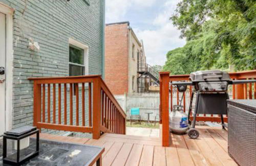 Stylish 3BR Townhouse with Backyard,and Easy Parking - Photo 63