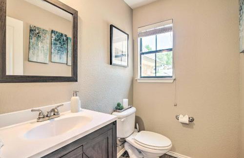 Updated Retreat with Game Room and Boat Ramp Access! - Foto 13