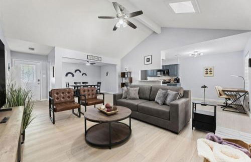 Spacious Retreat - Near IAH Airport & Lake Houston, Sleeps 9 - Foto 1