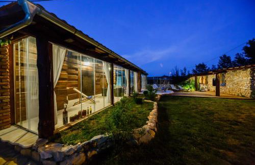 Rustic villa Radosic with indoor pool - Foto 28