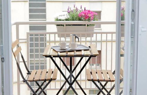 Brand New Modern Apt 2 Stops to Colosseum - Photo 11