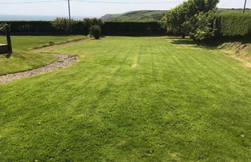 Spacious seaside family house in Aberdaron with large garden and stunning sea views - Photo 14