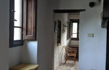 restored water mill with rockpools and waterfall - Foto 27