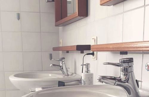 Oma Lina Haus - 4 SZ 2 Bäder großer Garten und Infrarot-Sauna - Photo 2