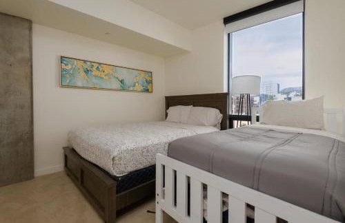 2Bed Apt View of Hollywood Sign & Rooftop Pool - Foto 16