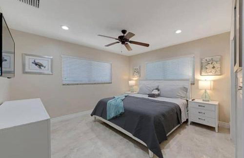 Home with pool by Dream Vacation - Foto 22