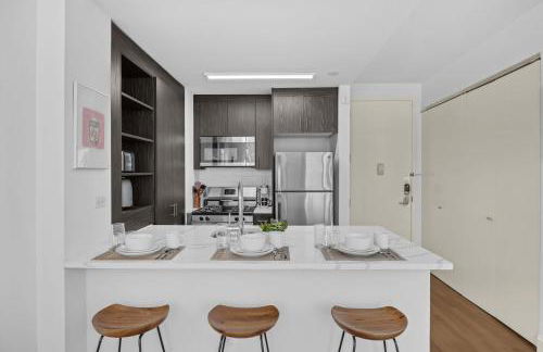 FiDi 1 BR w Work Setup by Anyplace - 11687 - Foto 16