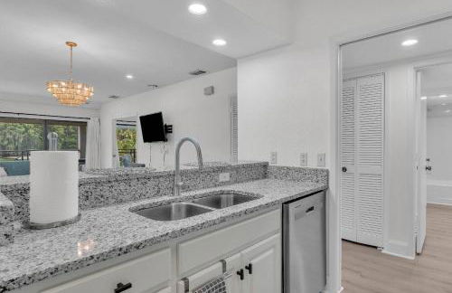 Golf and Tennis Community-Course Views-Corner Unit - Foto 8