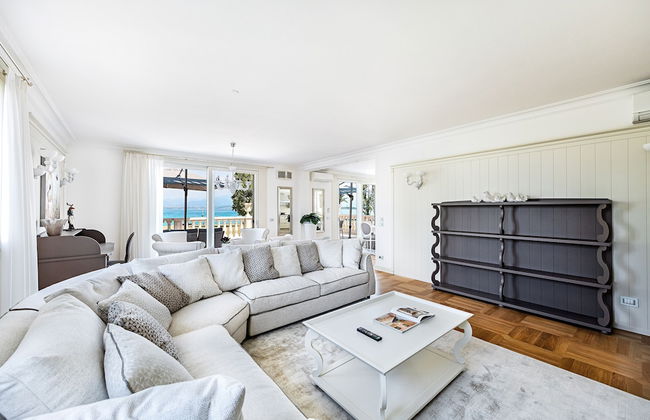 Luxury Lakefront Catullo with pool - Photo 45