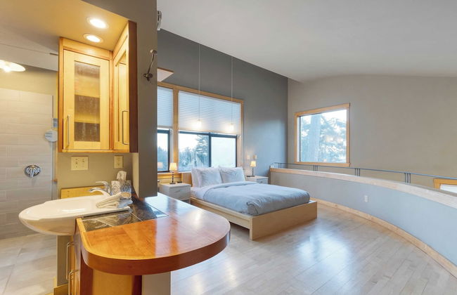 Deck Views, Fire Pit, Pool, 3 Mins to Beach Madrona Tree Retreat by Avantstay - Foto 27