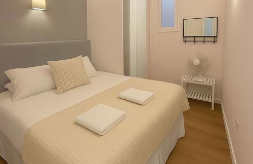 Charming Historic Lisbon Bairro Alto Apartment - Photo 6