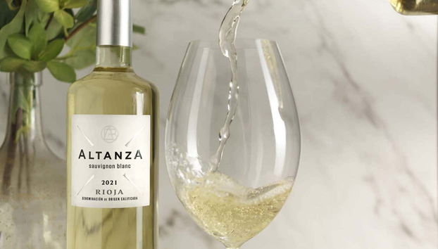 Tasting a white wine