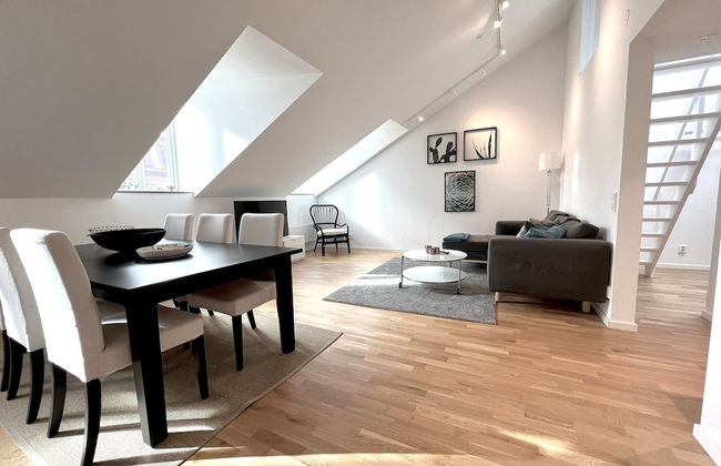 Elegant Apartment in the Heart of the City - Photo 1