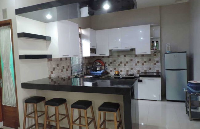 Villa Fahim 1 Puncak 4 Bedroom - Photo 7