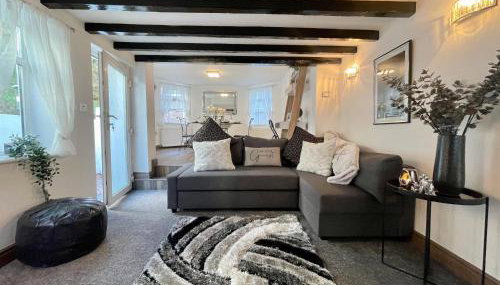 Tollgate House - Luxury Cozy Cottage - HUGE Hot Tub - Alton Towers - Foto 5