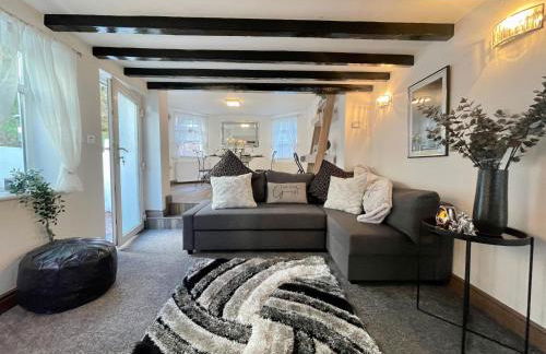 Tollgate House - Luxury Cozy Cottage - HUGE Hot Tub - Alton Towers - Foto 5