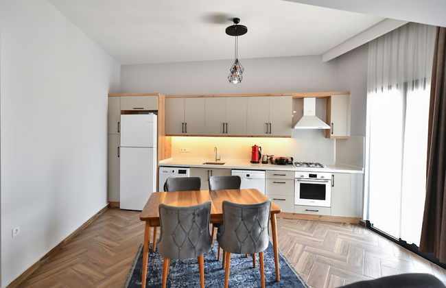 Red Moon Suites - Photo 24