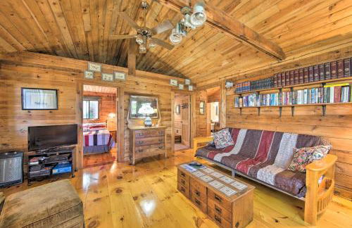 Cozy Cottage on Cat Cove with Wraparound Deck! - Foto 4