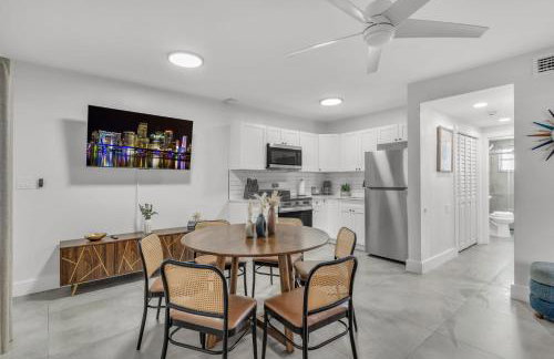 Bayview Regency Apartments By Lowkl - Photo 32