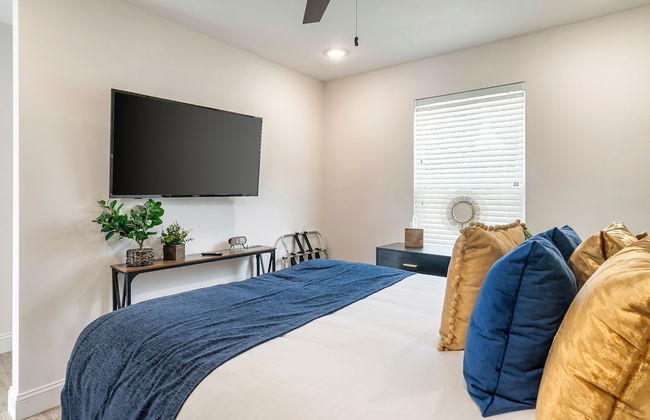 Luxury Lakehouse - Photo 12