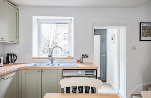 Cosy Cottage in Crewkerne Free on Street Parking - Photo 11