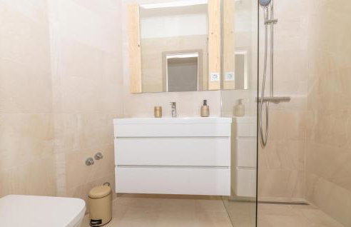 2 Bedroom Amazing Apartment In Lukovo - Foto 18