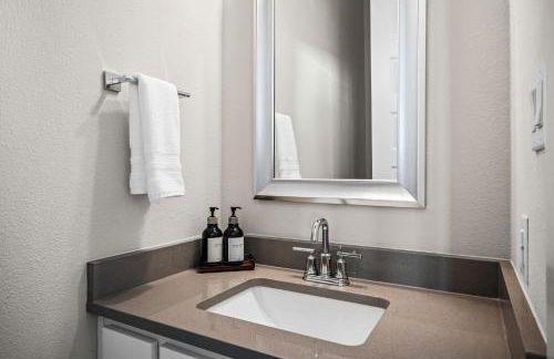 Charming Lake House Retreat in Rowlett - Foto 31