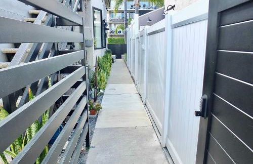 Naples Luxury Retreat - 3 BDR Stay for 6 w Rooftop Patio - Photo 33