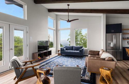 Modern Escape w Mountain Views Fire Pit & Swing - Foto 6