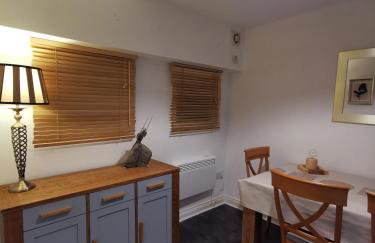 Sun Gardens Retreat- can sleep 10 with 4 Double Beds & 2 sofa beds - Foto 12