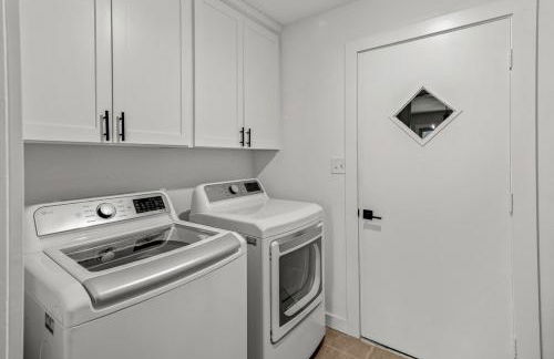 Spacious Family Haven - Walk to Downtown & JBU - Foto 41